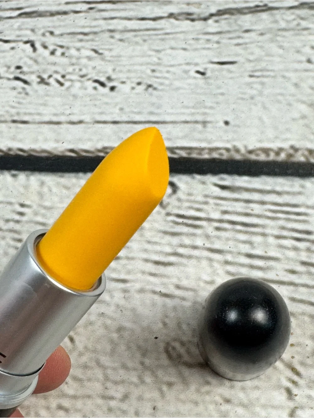 MAC Cosmetics - AC5 Gold XXI Lustre Lipstick - Metallic Gold